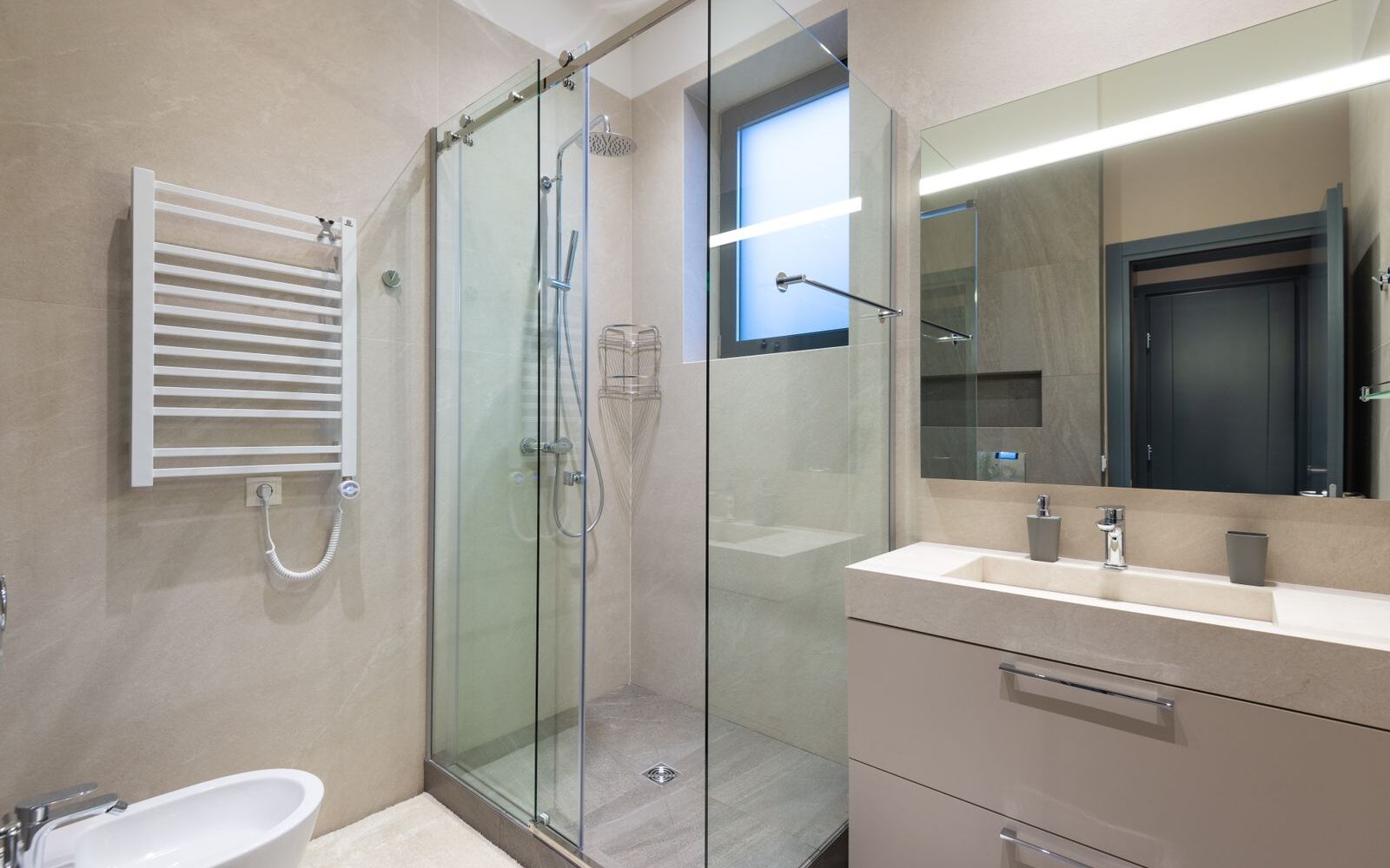 Douche à l’italienne et verrière