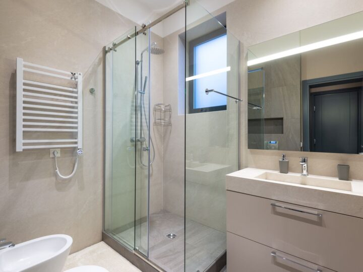 Douche à l’italienne et verrière